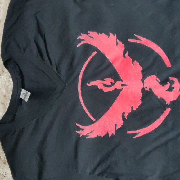 🎉HP🎉 NWOT Team Valor Pokemon Go V-neck t-shirt - Picture 2 of 3